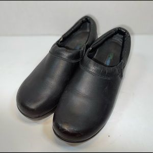 SR Max Women's Leather Slip Resistant Shoes Clogs Work Shoes 8.5 EUC Bla…